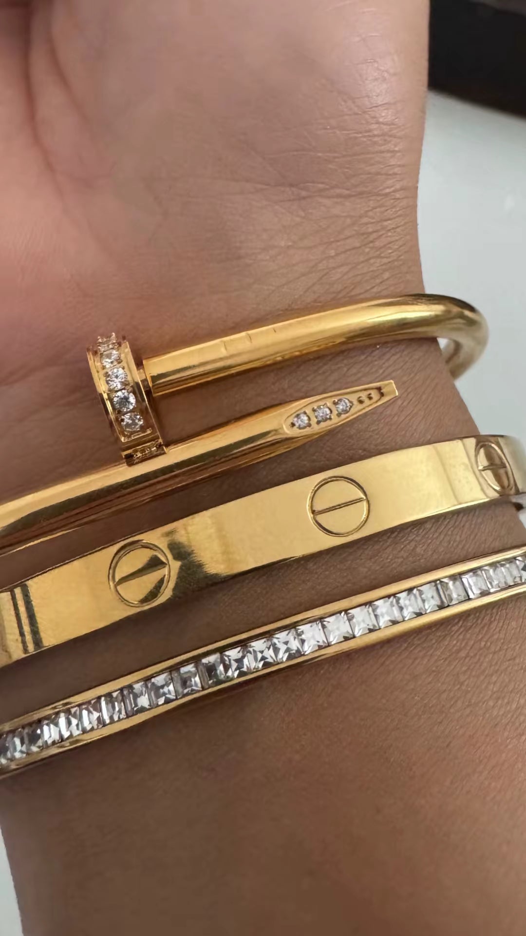Naila gold bangle